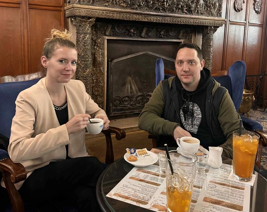 sarah_robbie_nagy_attila_krimiszerda_palotaszallo_szeles.jpg