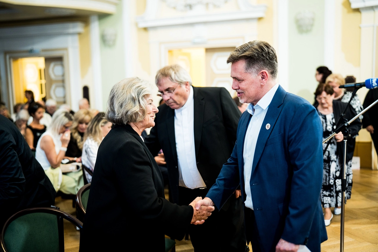 polgármester és Várhelyi Krisztina