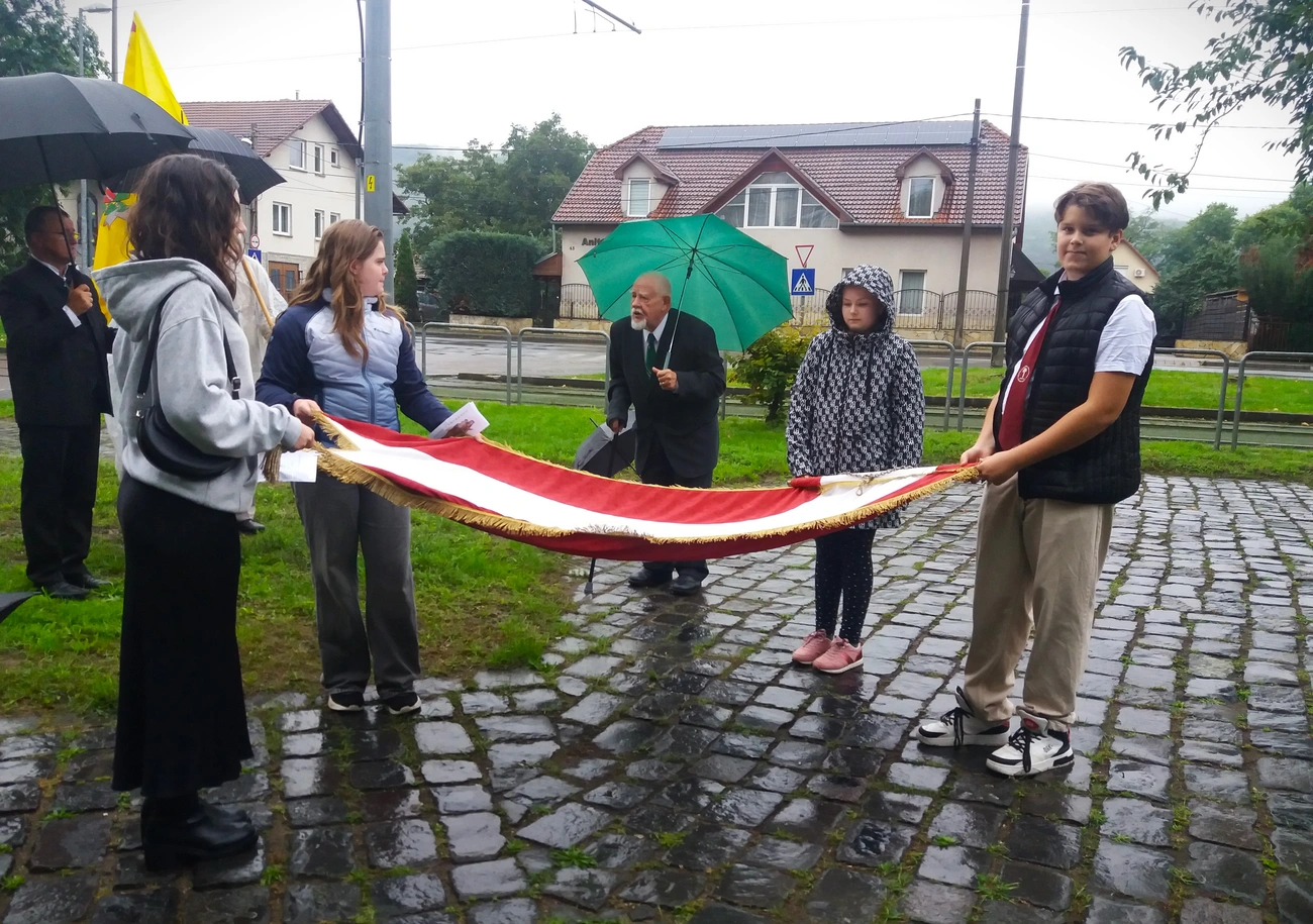 zászlófelvonás Diósgyőrben