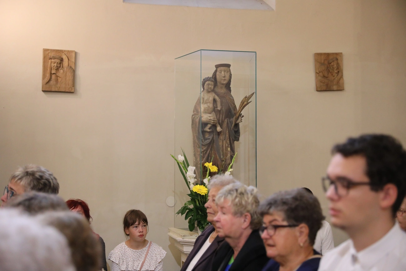 Szűz Mária szobor Diósgyőrben