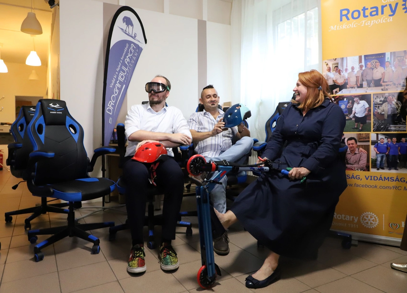 drogambulancia_rotary_adomany_250922ml-3.JPG drogambulancia_rotary_adomany_250922ml-3.JPG