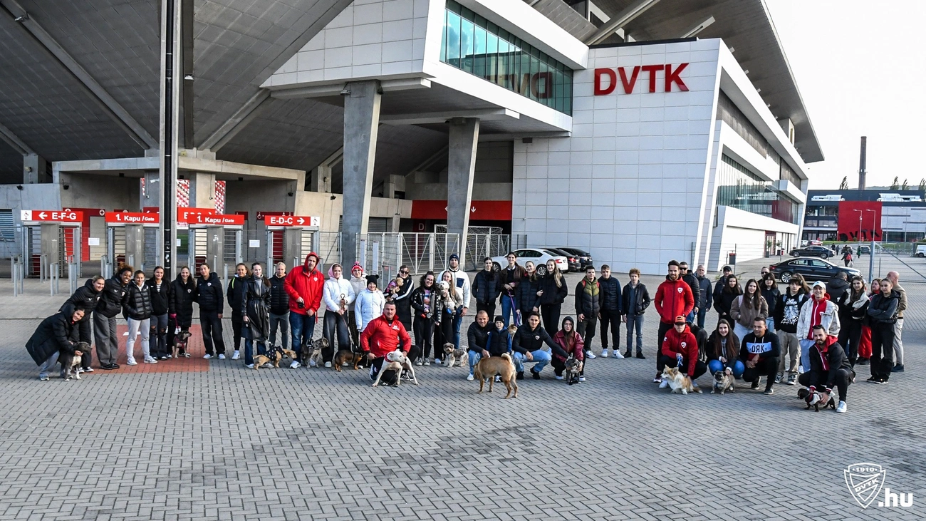 Közös kutyasétáltatáson vettek részt a DVTK-család négylábúi. Fotó: Facebook/DVTK