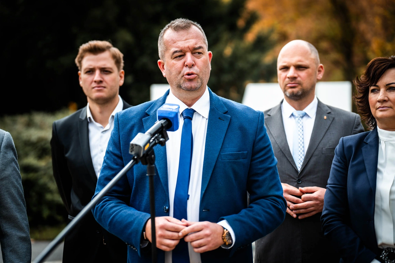 alairas_gyujtes_fidesz_sajtotajekoztato_251015_hcs_web-3.jpg
