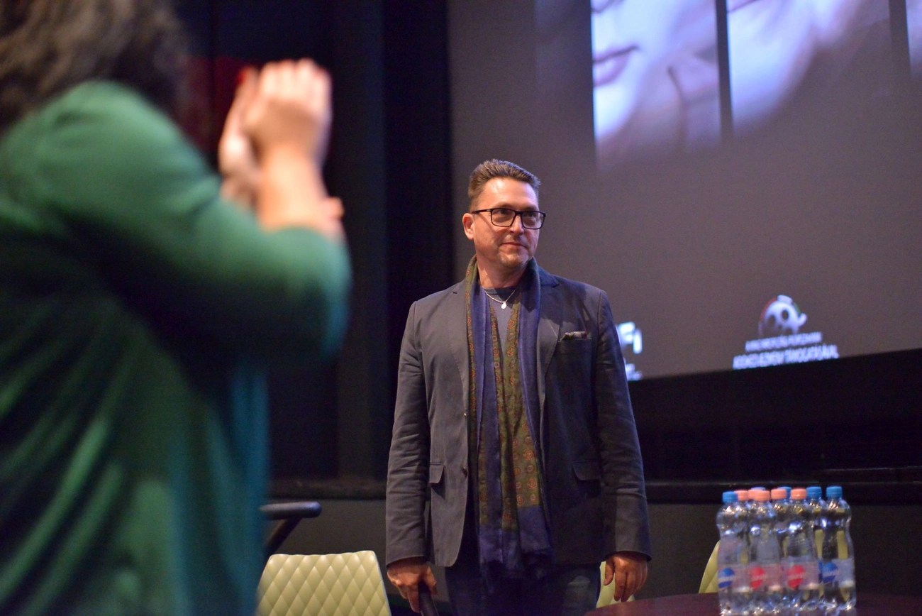 Ember maradj közönségtalálkozó, Osztie