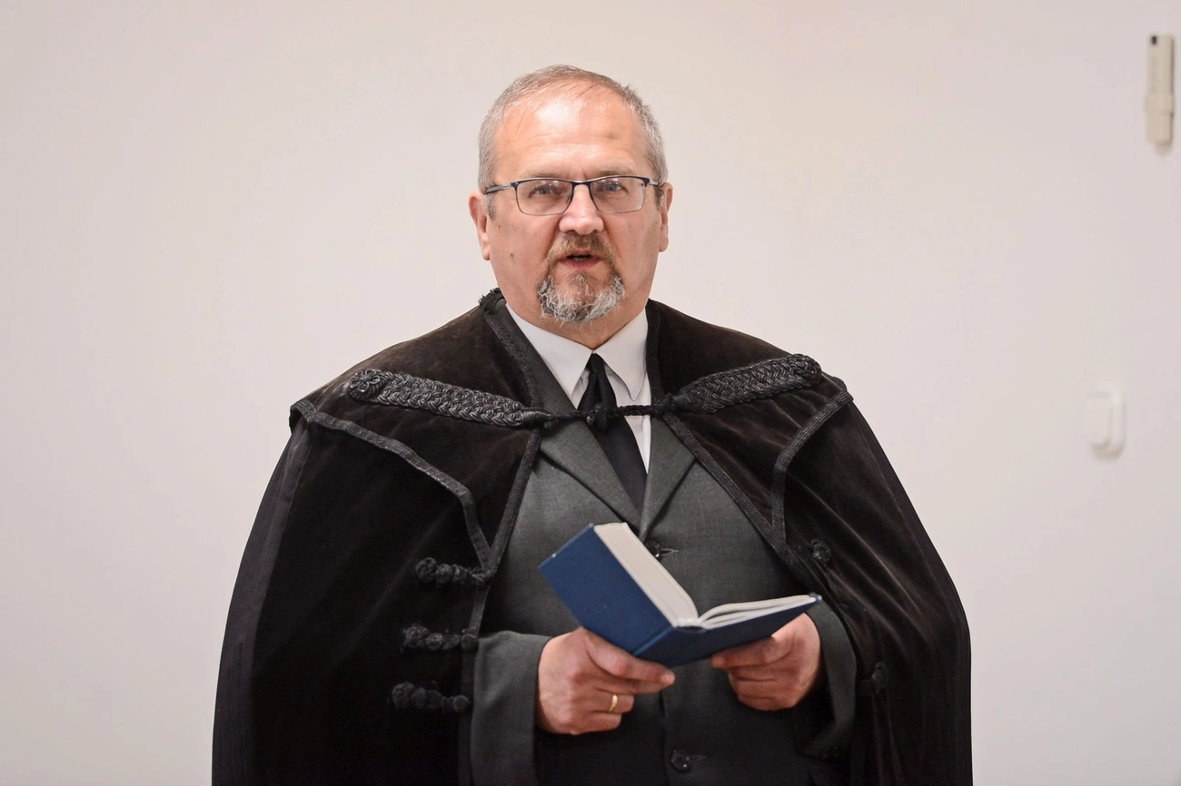 Tóth Tamás beosztott lelkész a Deszkatemplomban, Osztie