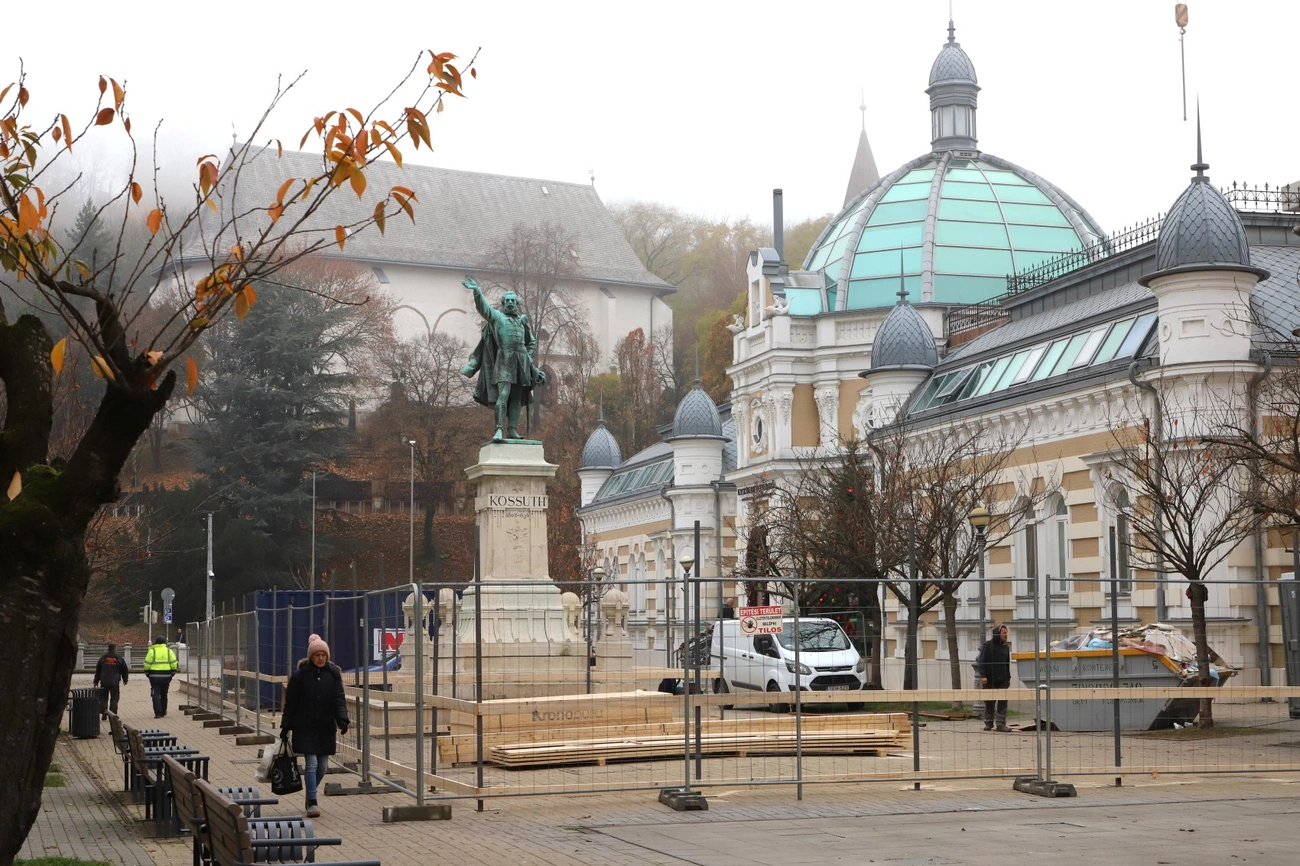 erzsebet_ter_epitkezes_251111ml-4.JPG