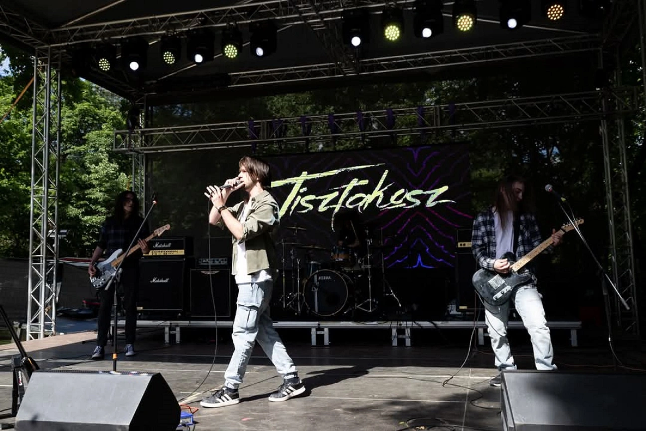 Tisztakosz koncert, Facebook