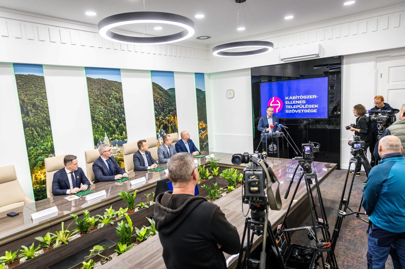 rogosz_11_14_kabszer_ellenes_telepulesek-023.jpg (565.19 KB)