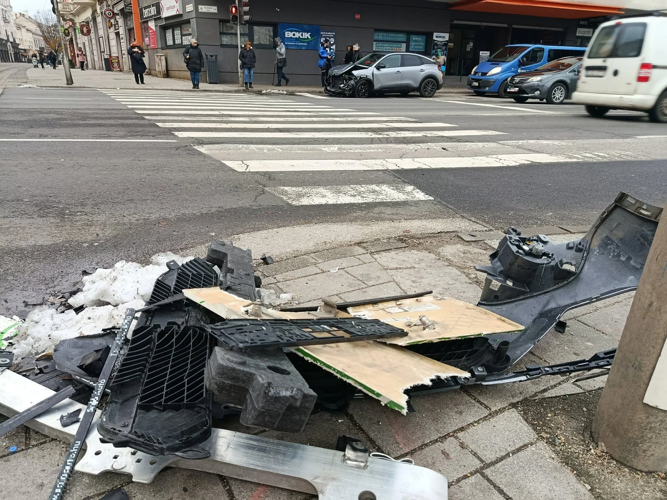 villamossal ütközött az autós