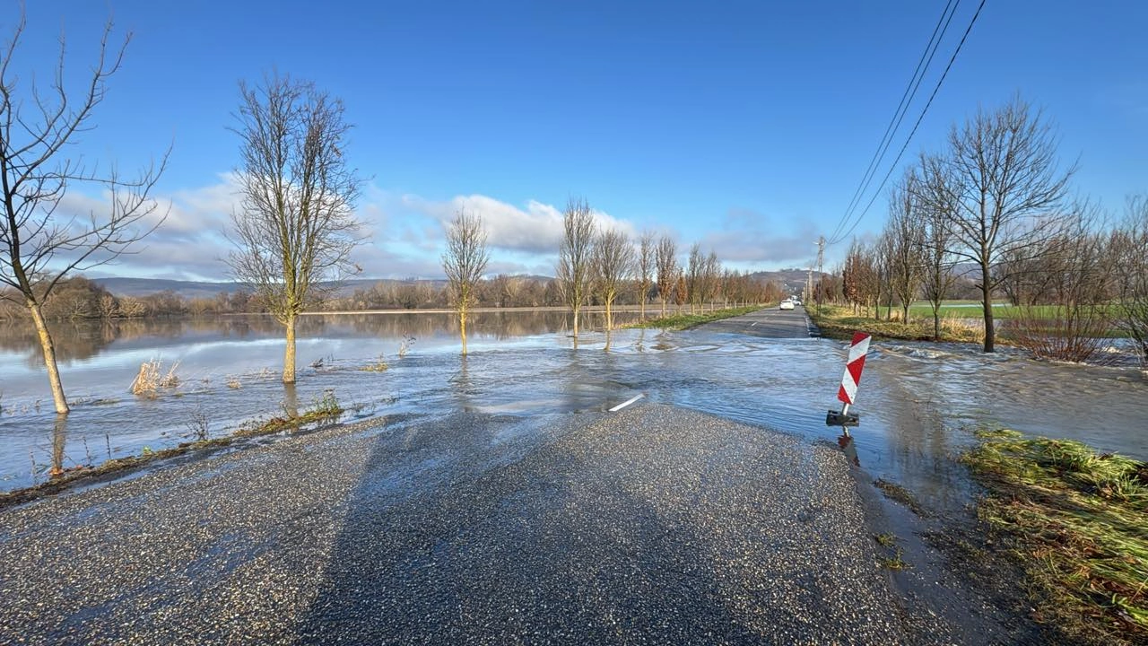 Sajókaza, bekötő út árvíz miatt lezárva