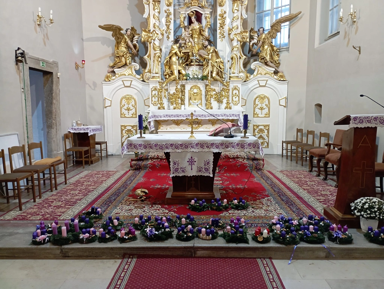 adventi koszorúk megáldása Diósgyőrben. Fotó: Facebook