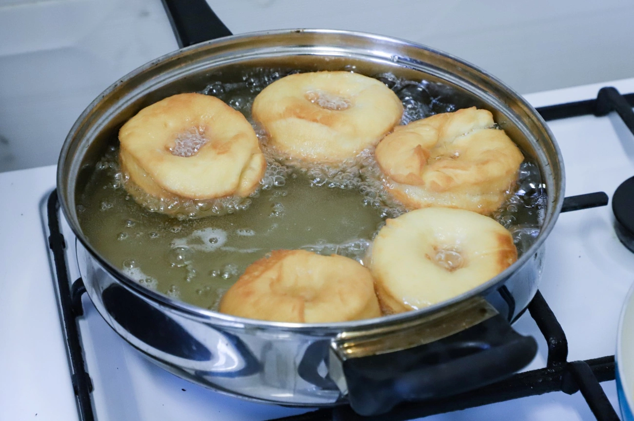 Jótékonysági fánk sütés, MESZEGYI. Fotó: Mocsári László