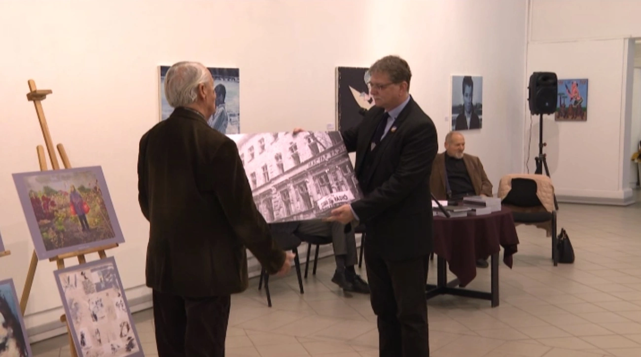 Miskolcon a Földes Ferenc Gimnázium is megkapta tíz mű reprodukcióját. 