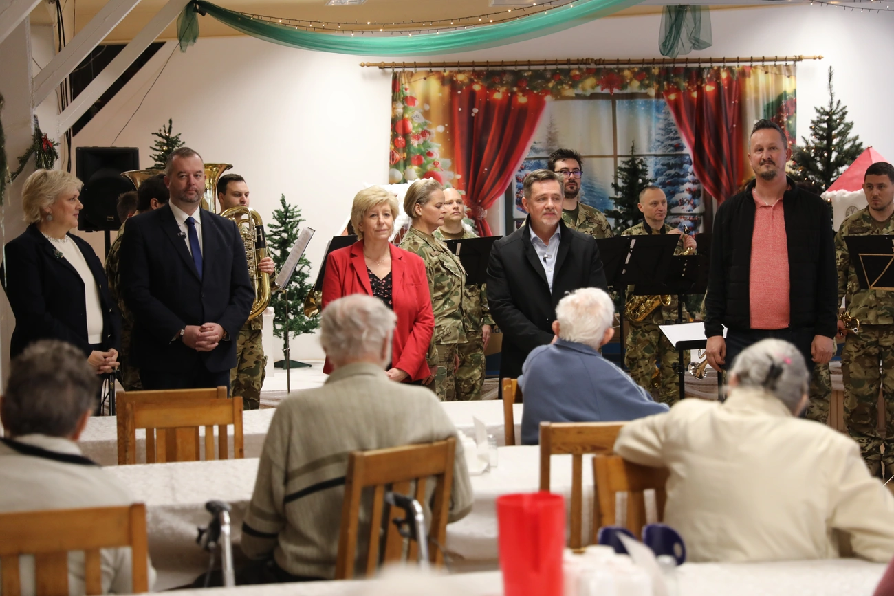 Klímaberendezések adományozása. Fotó: Juhász Ákos