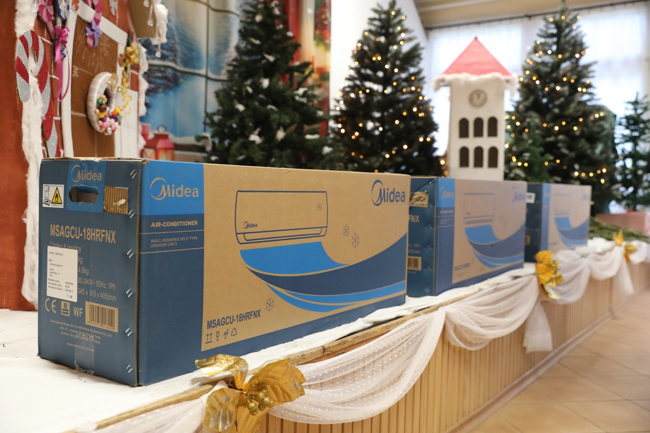 Klímaberendezések adományozása. Fotó: Juhász Ákos