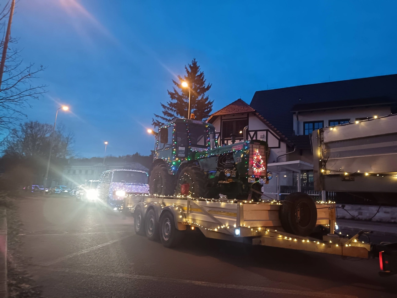 miskolci fényfelvonulás Felső-Majláth városrész – buszmegálló