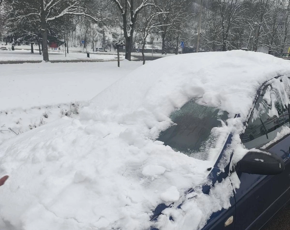 hógolyó autó. Fotó: Borsod-Abaúj-Zemplén vármegyei rendőrség Facebook