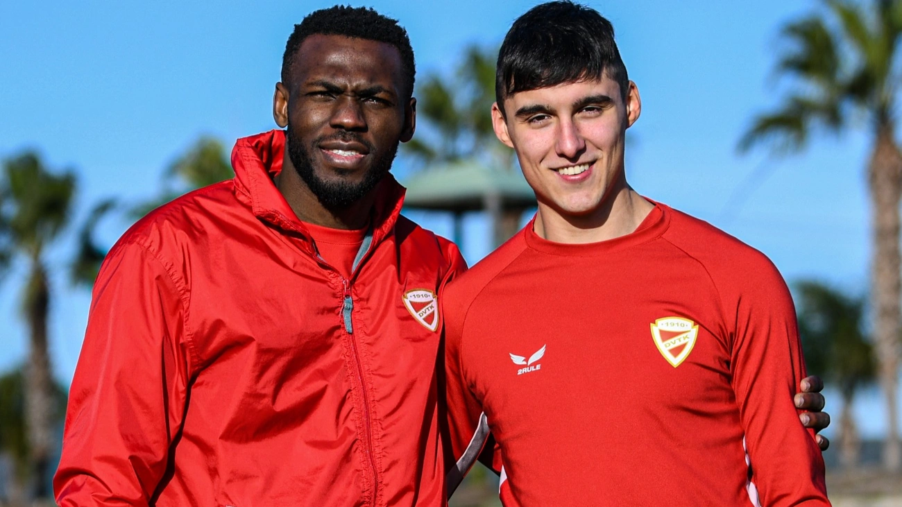 Anderson Esiti, Szakos Bence