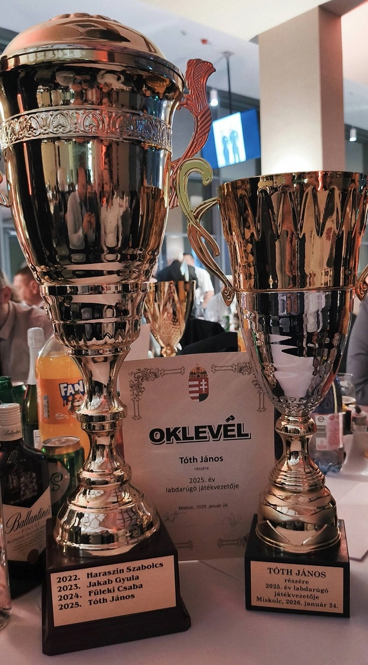 Tóth János díjai. Fotó: magánarchívum