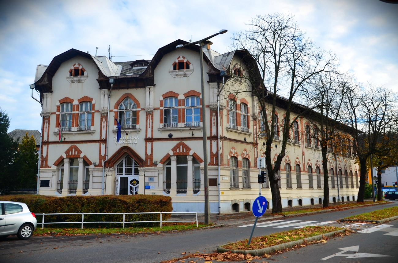 A viadalt a Zrínyi Ilona Gimnázium tornacsarnokában tartják. Fotó: magánarchívum 