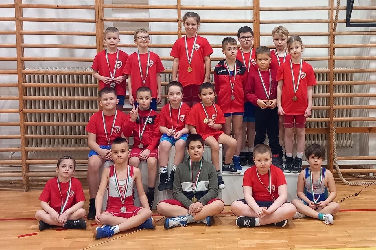 A gyermekgálán szereplő diósgyőri versenyzők egy része. Fotó: magánarchívum