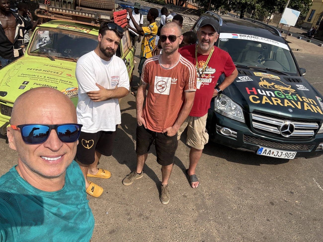 Néhány kocka a Halmi István, Garamvölgyi Zoltán duó afrikai fényképalbumából. Fotó: magánarchívum 