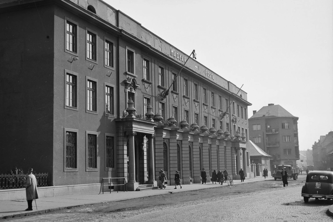 Akkor és most  Hősök tere