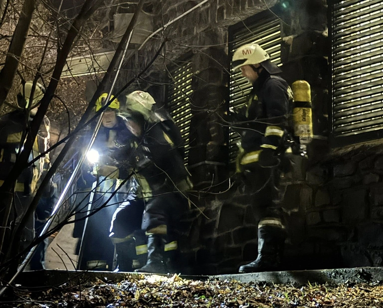 Tűzoltók az Avasi kilátónál. Fotó: Tóth-Szántai József Facebook