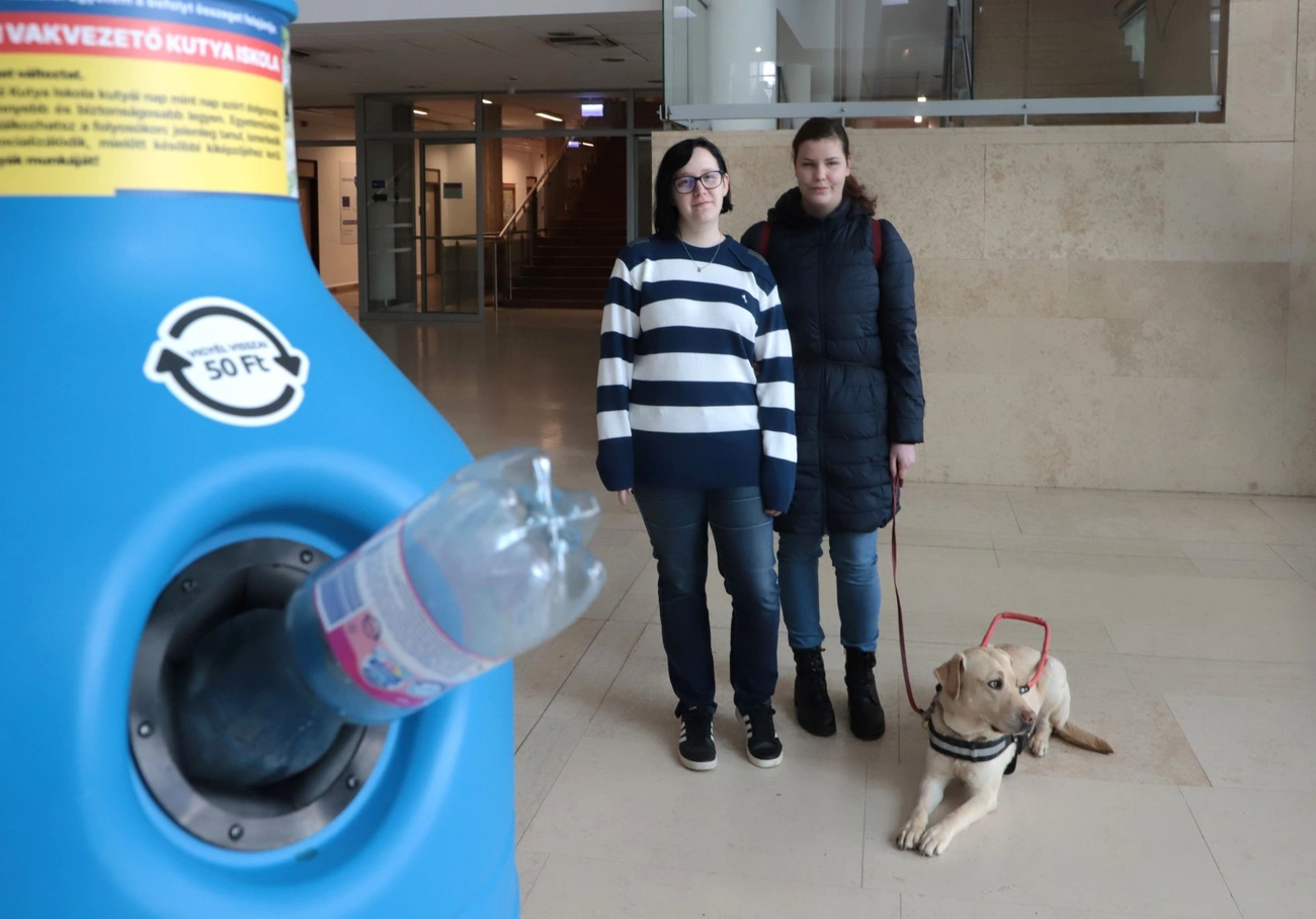 jótékonysági palackgyűjtés az egyetemen. Fotó: Mocsári László