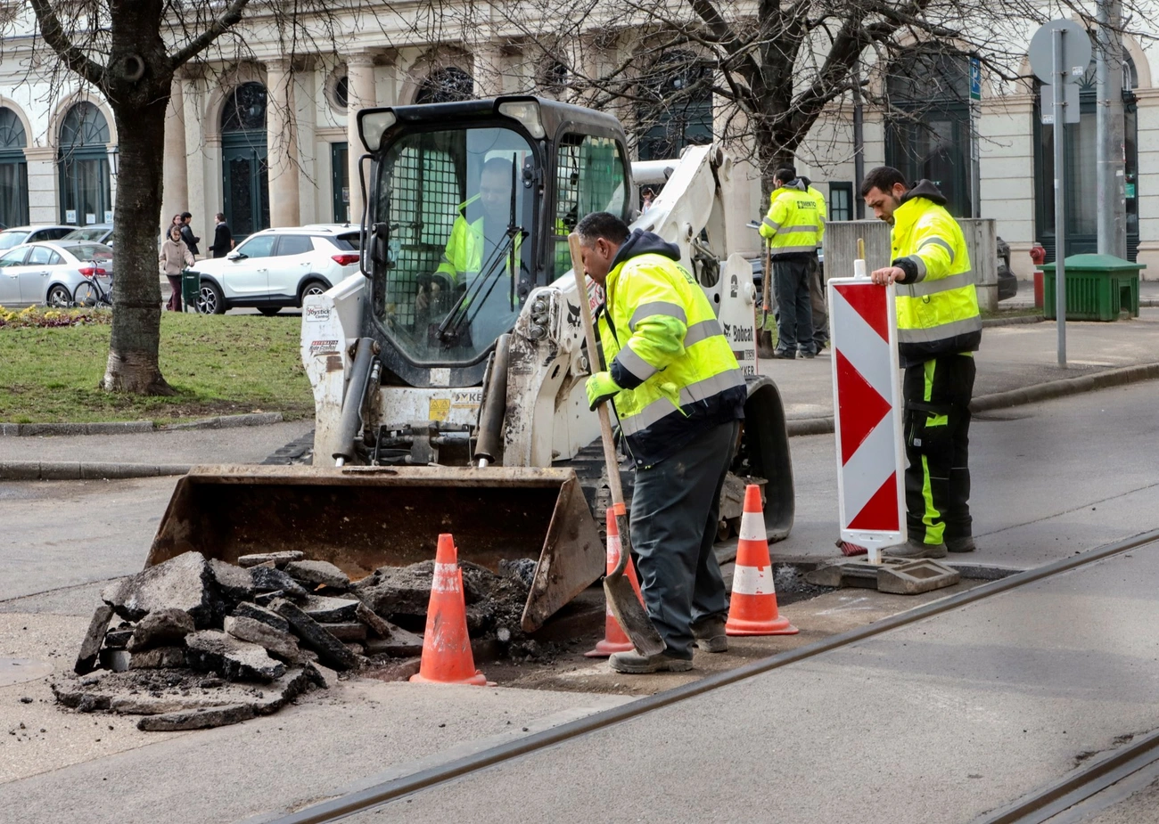 Kátyúzási munkálatok. Fotó: Mocsári László