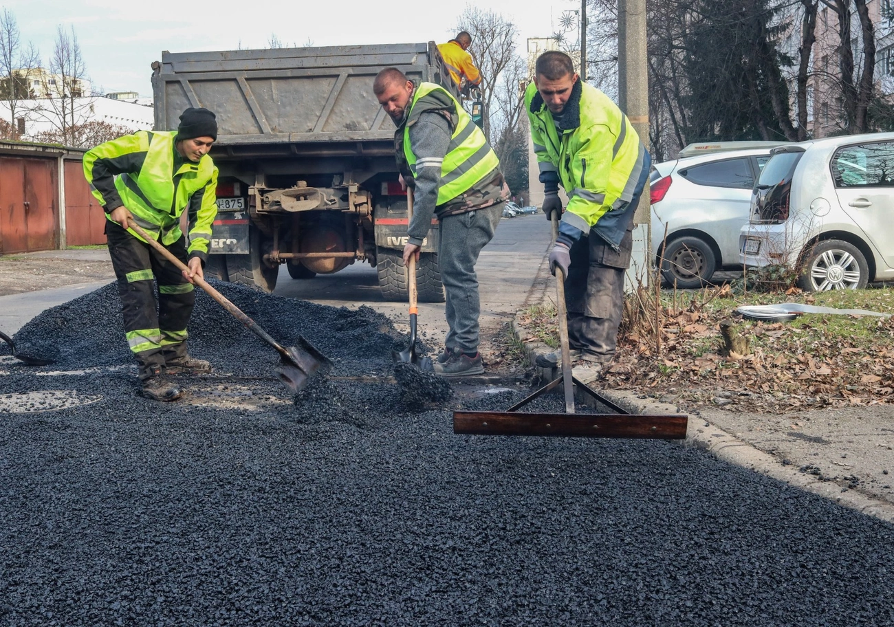 Kátyúzási munkálatok. Fotó: Mocsári László