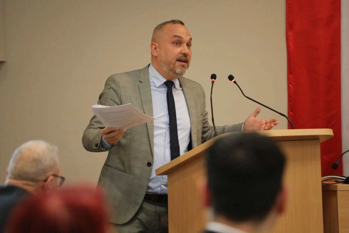 Szopkó Tibor (független)