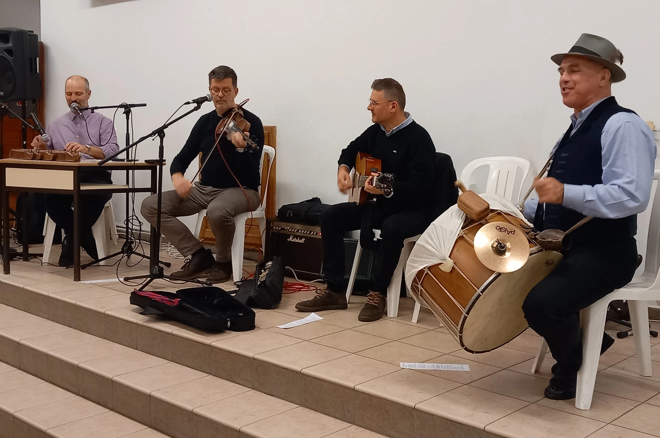 Muzsikál a zenekar. Fotó: Sinka Tímea