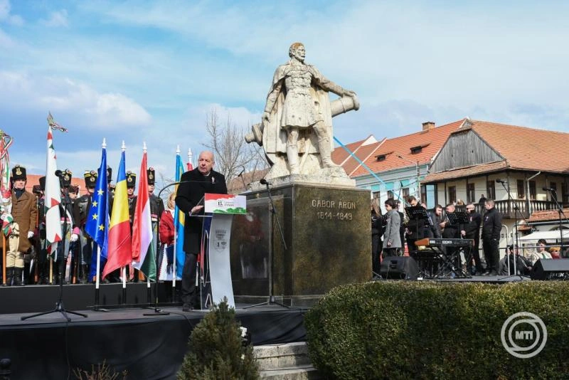 Sulyok Tamás Székelyföldön márc. 15-én. Fotó: MTI