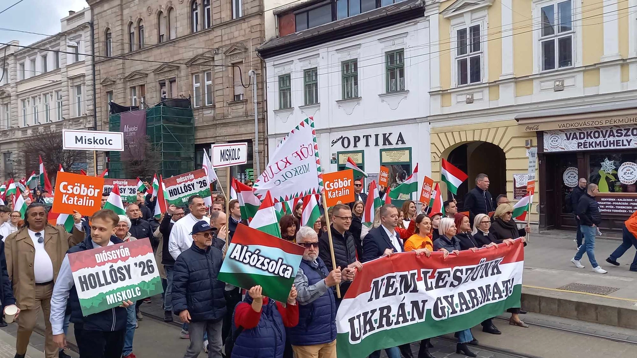 Elindult a miskolci Békemenet a Szent István térre