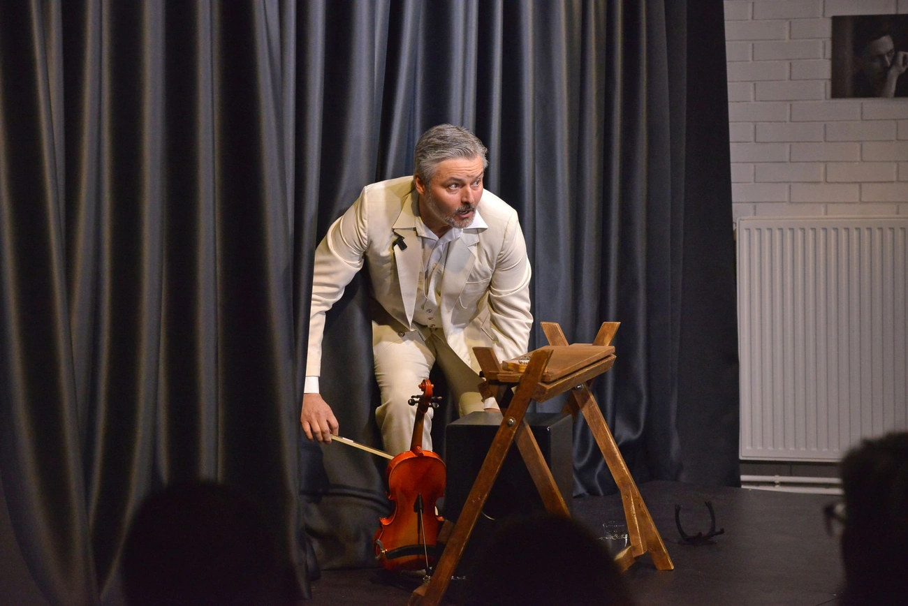 Lajos András önálló estjén a TTH-ban. Fotó: Osztie Tibor