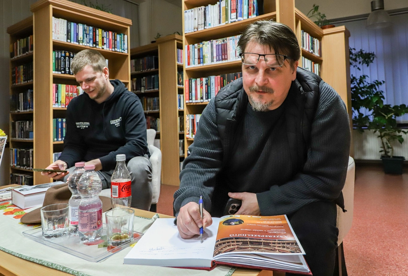 A színházi világnapról emlékeztek meg a Kaffka Margit Könyvtárban. Fotó: Mocsári László