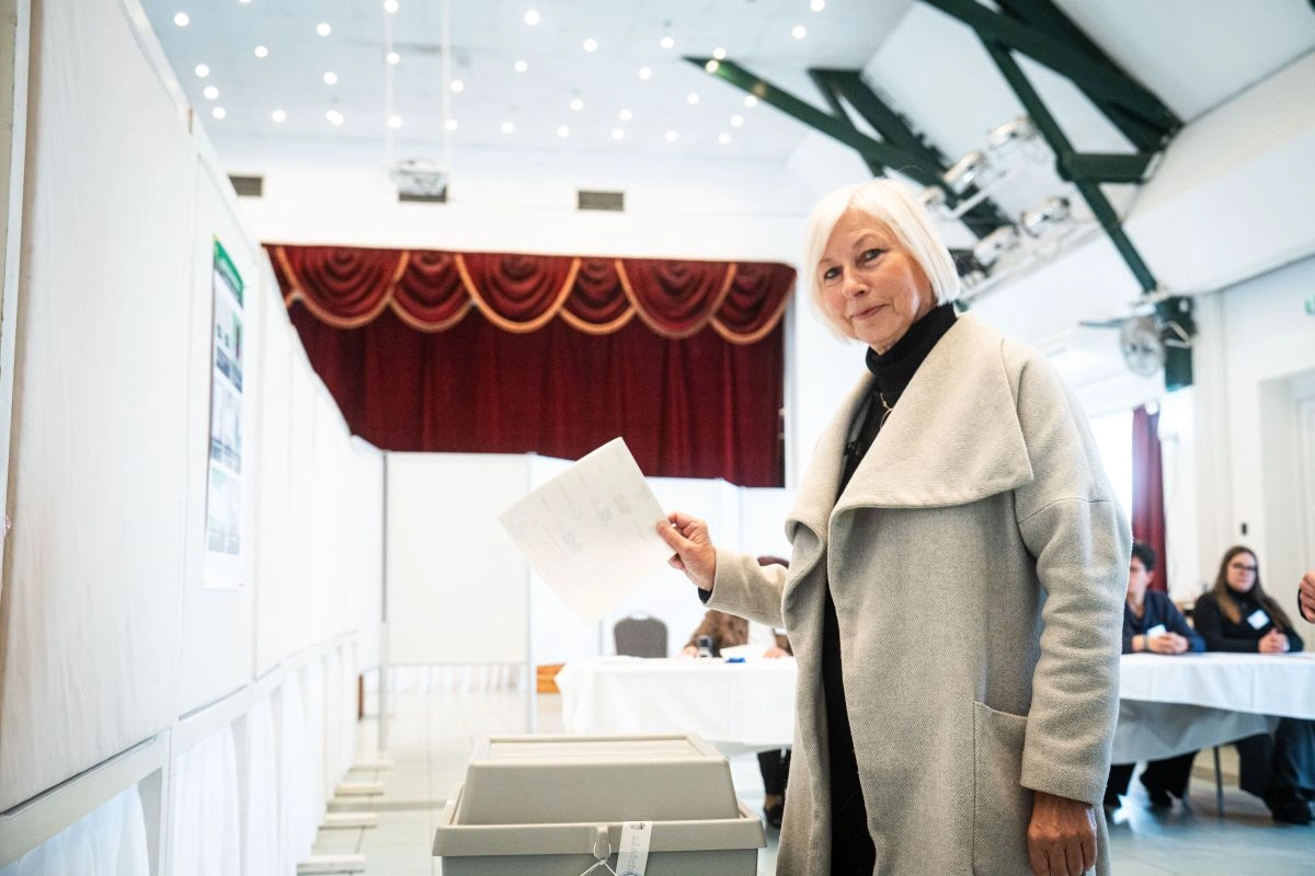 Csöbör Katalin Alsózsolcán adta le szavazatát. Fotó: Horváth Csongor