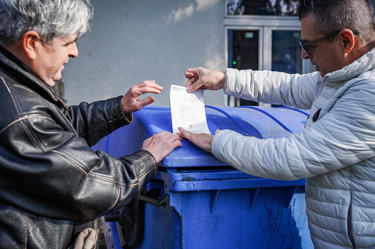 Jacsó Pál a MiReHu költészet napi akcióján. Fotó: Facebook