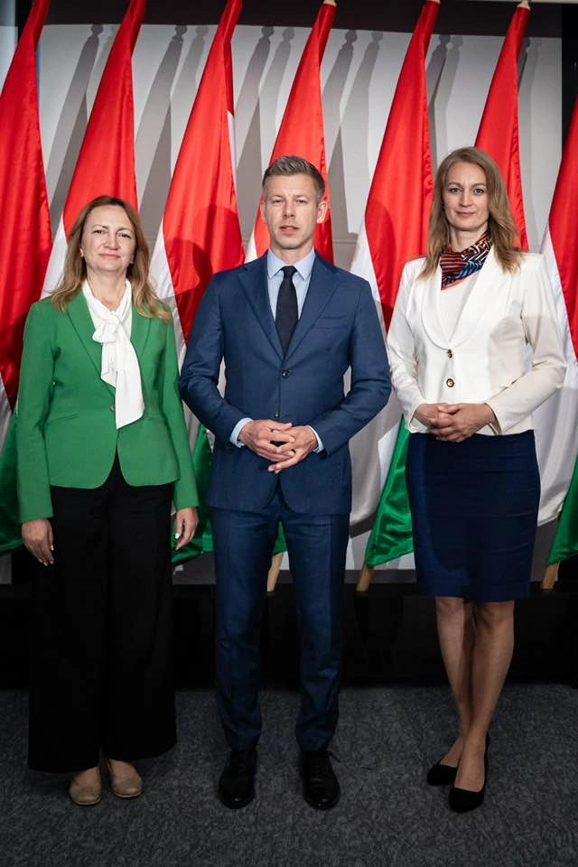 Bujdosó Andrea TISZA frakcióvezetője és Forsthoffer Ágnes a Magyar Országgyűlés leendő elnöke