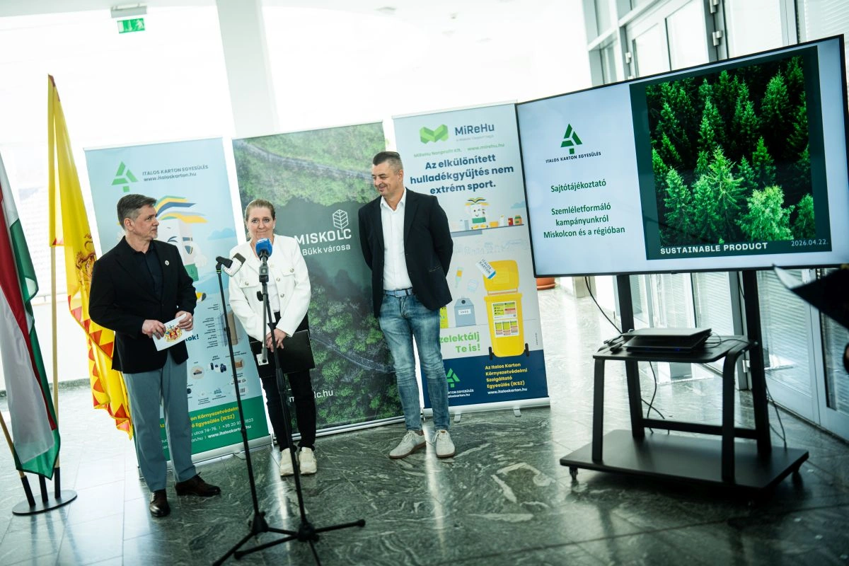 Italos kartondoboz gyűjtő kampány. Fotó: Horváth Csongor