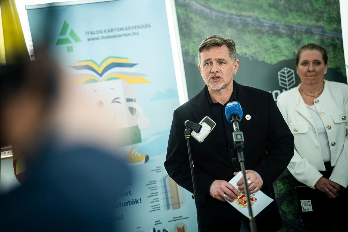 Italos kartondoboz gyűjtő kampány. Fotó: Horváth Csongor