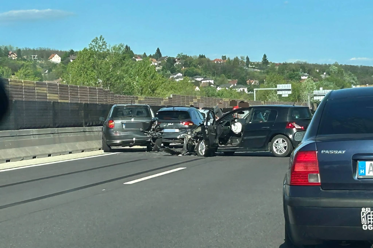 baleset M3-as autópálya baleset-info.hu