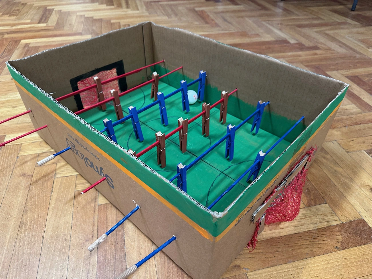 fenntarthatósági kiállítás a Kossuthban. Fotó: Kossuth Lajos Evangélikus Gimnázium