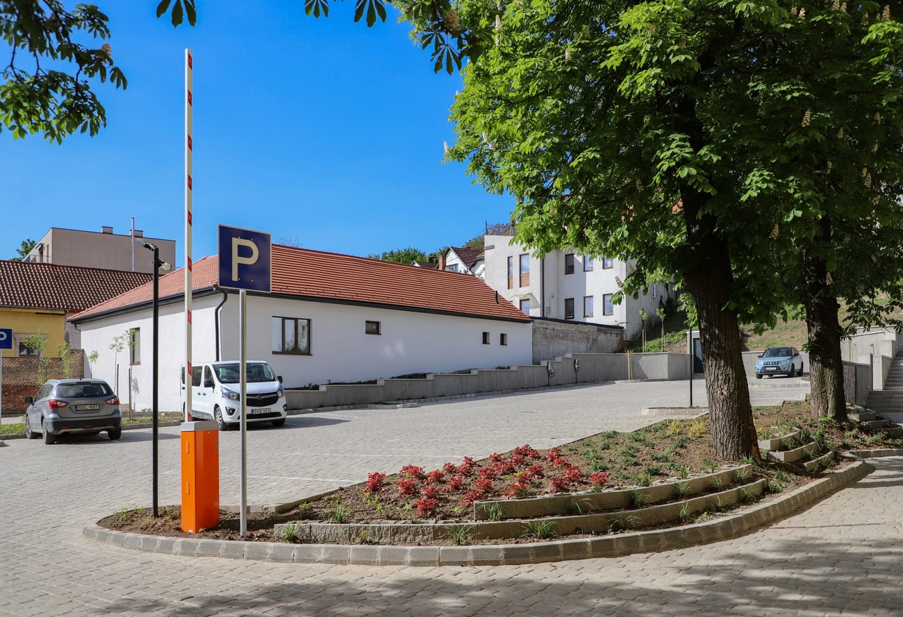 Megújult a Mindszenti templom udvara. Fotó: Mocsári László