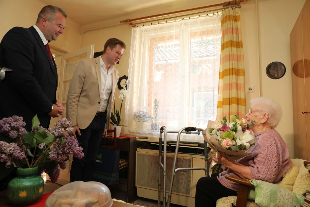 Kavisánszky Istvánné Erzsike nénit köszöntötték 95. születésnapja alkalmából. Fotó: Juhász Ákos