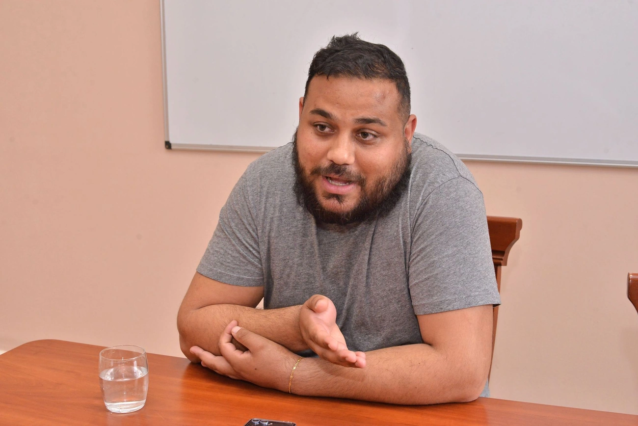 Galam Alex a szerkesztőségben. Fotó: Osztie Tibor