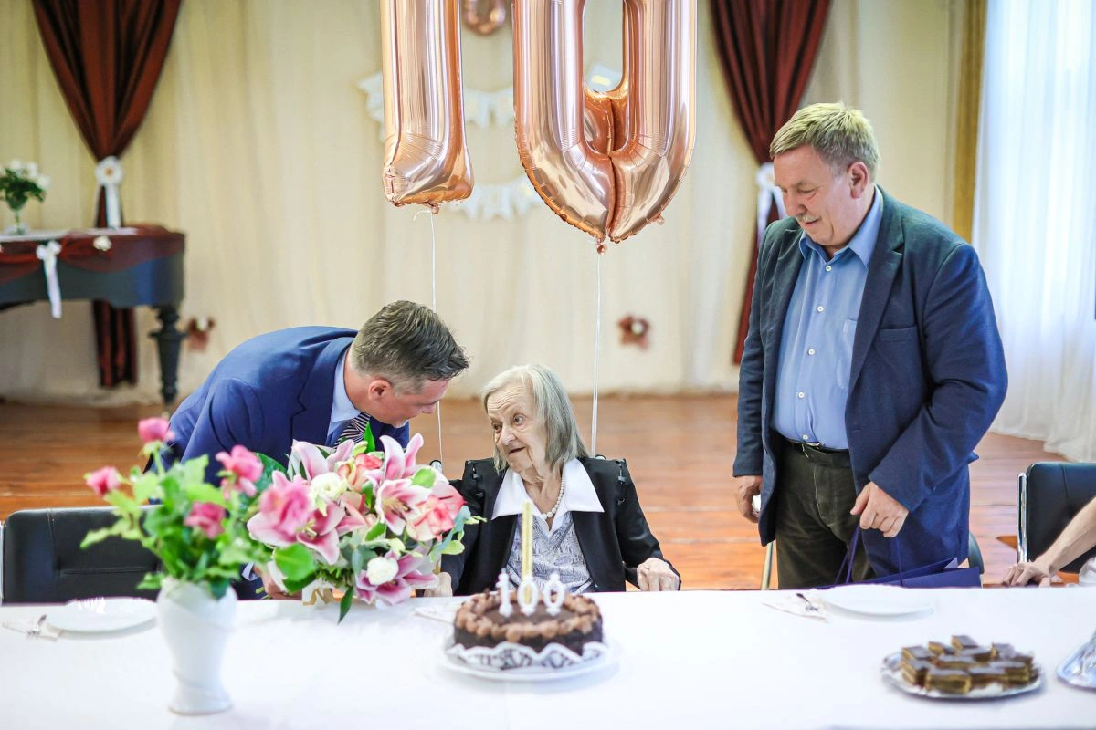 Ilonka néni 100. születésnapját ünnepelte családja és barátai körében. Fotó: Rogosz Péter