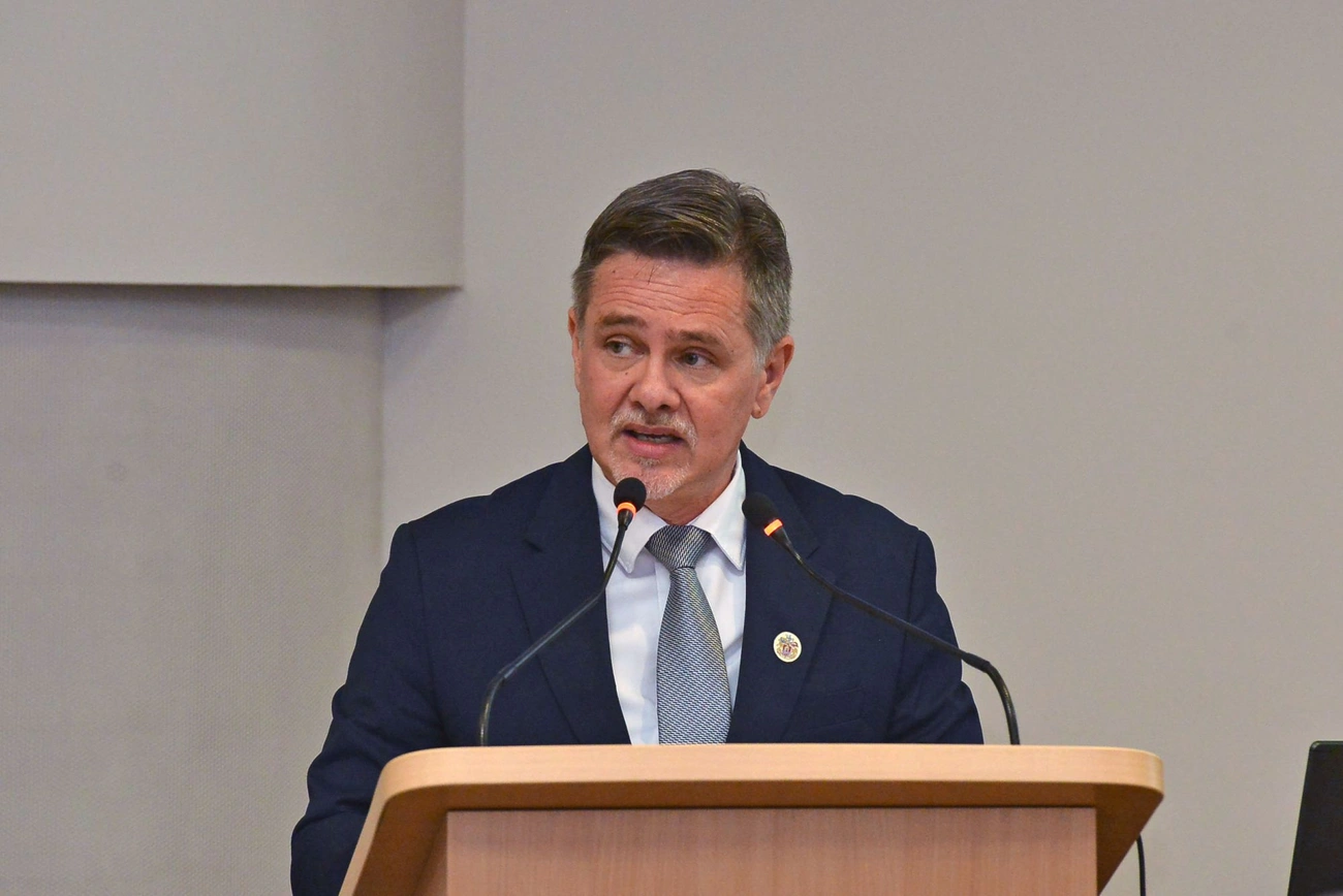 Tóth-Szántai József a rendkívüli közgyűlésen. Fotó: Osztie Tibor