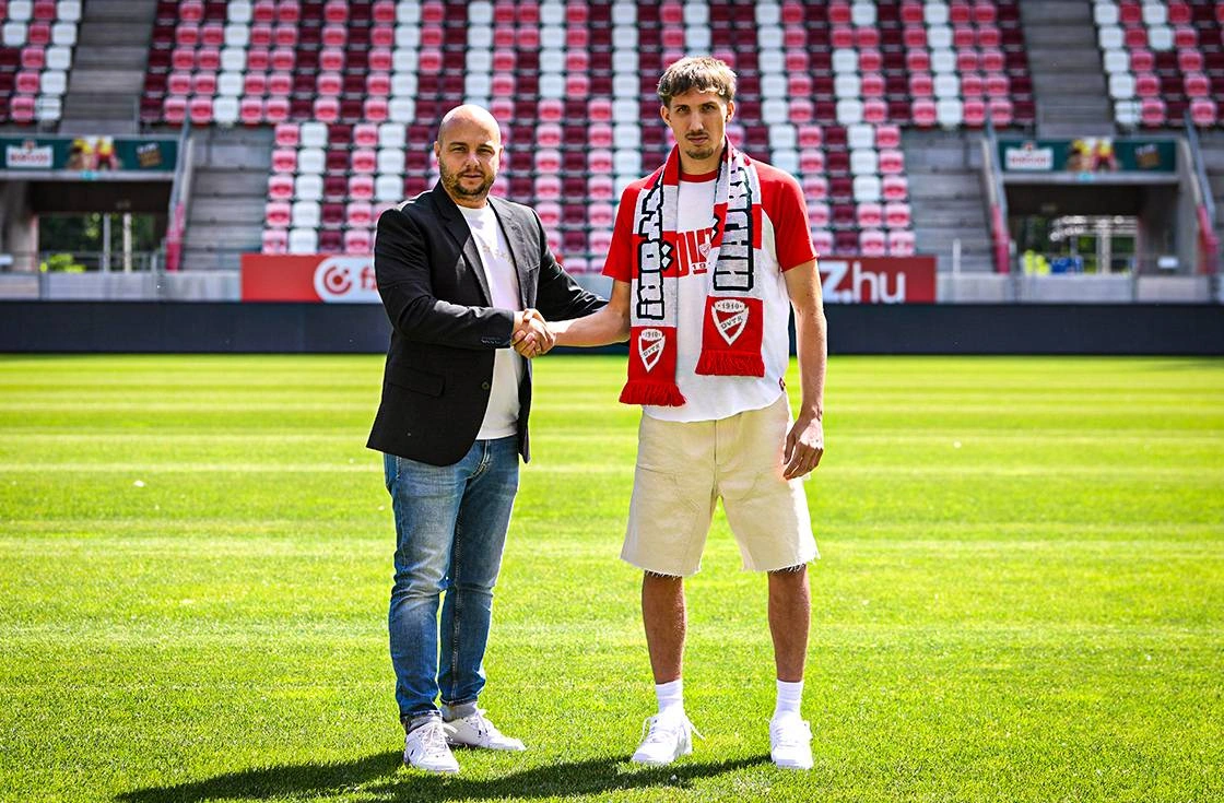 Vincze Richárd sportigazgató és Babinszky Bence. Fotó: DVTK